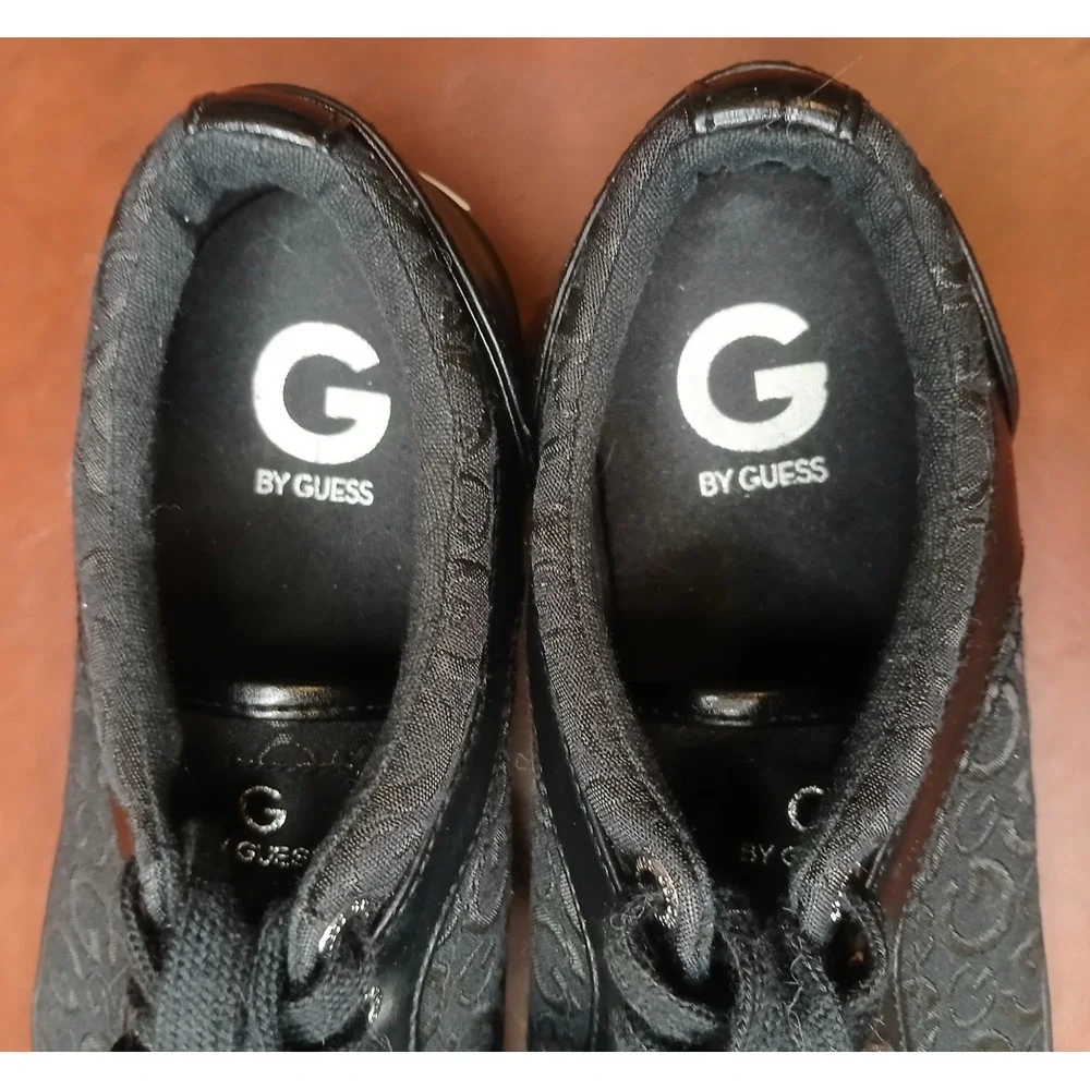 GUESS Black Sneakers Sz 10 M WOMEN'S‎ LOW TOP SHOES #1241